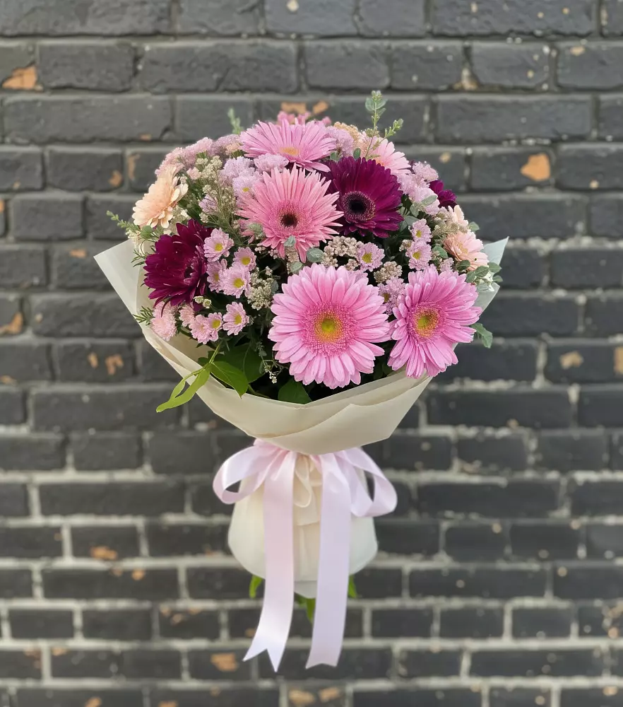 Букет цветов из: Герберы и Хризантемы в Черемном