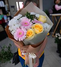 Букет цветов из:  Герберы, Розы и Хризантемы в Черемном