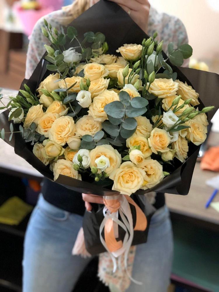 Букет цветов из: Розы и Лизиантусы в Черемном