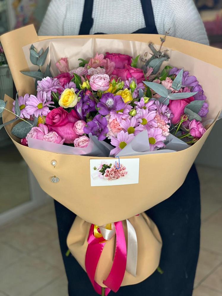 Букет цветов из: Хризантемы, Гвоздики и Альстромерии в Черемном