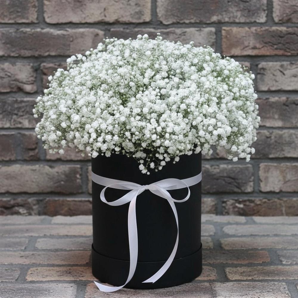 Цветочная композиция из Гипсофила в шляпной коробке в Черемном
