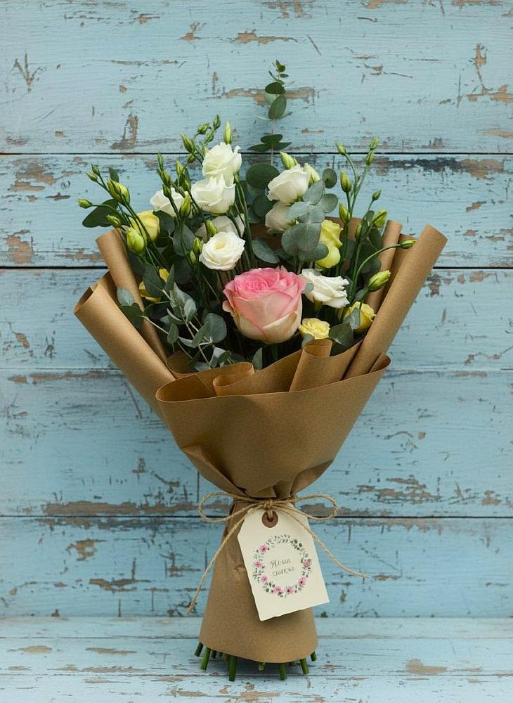 Букет цветов из: Розы и Лизиантусы в Черемном