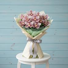 Букет цветов из:  Орхидеи и Розы в Черемном