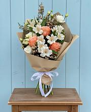 Букет цветов из:  Альстромерии, Лизиантусы, Розы и Хризантемы в Черемном