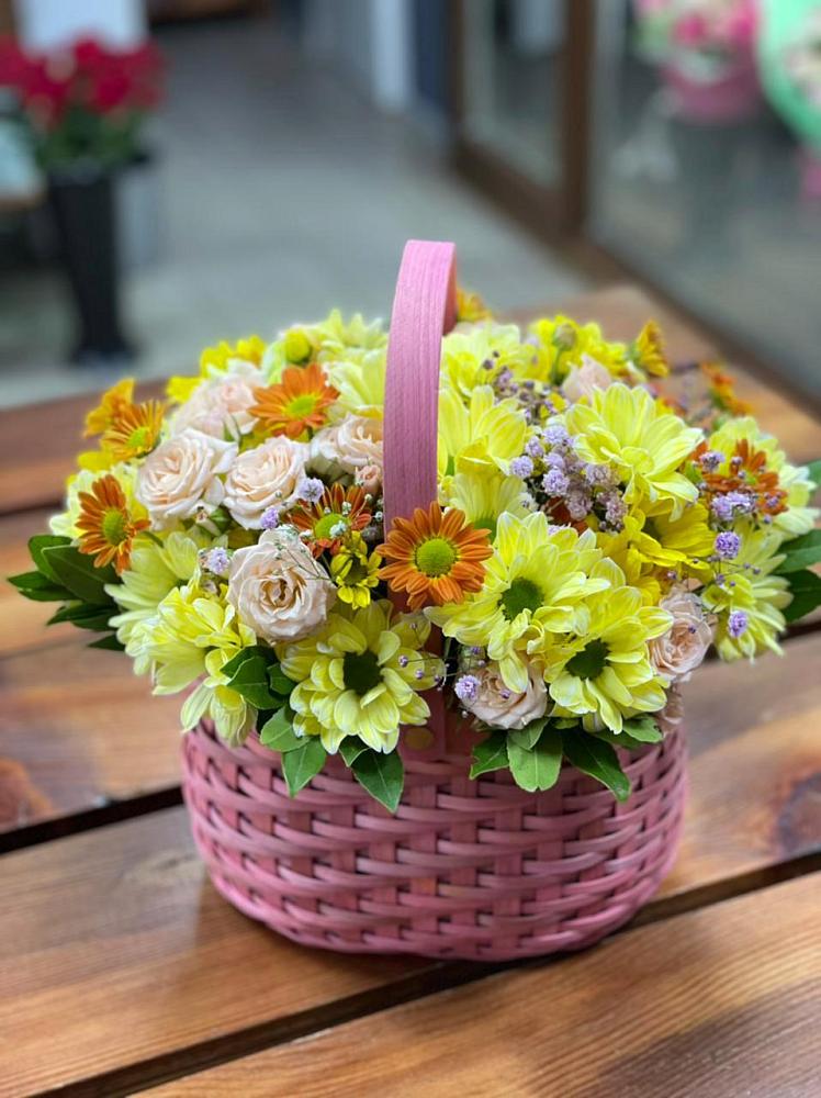 Цветочная композиция из Хризантемы и Розы в корзине в Черемном