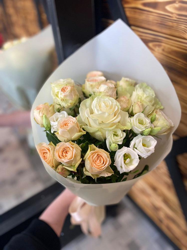 Букет цветов из: Розы и Лизиантусы в Черемном