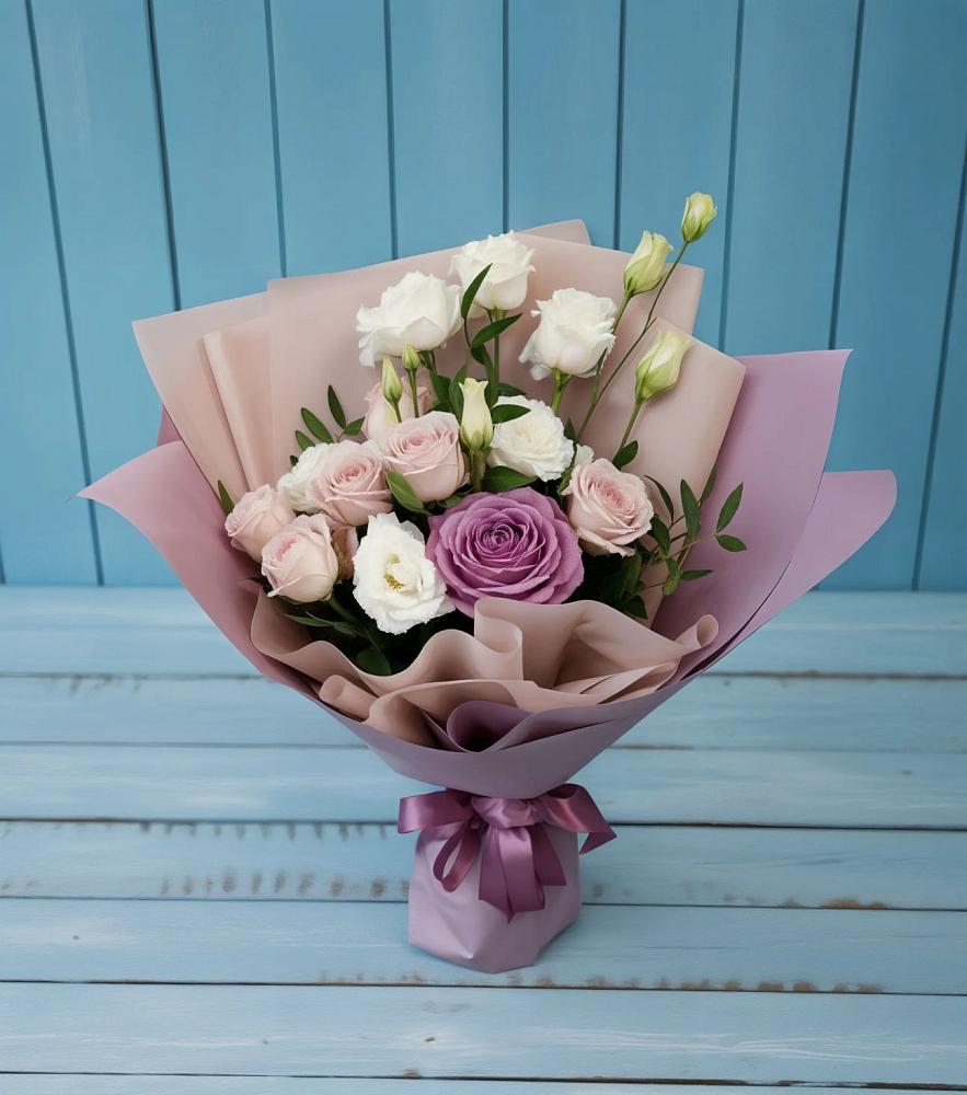 Букет цветов из: Розы и Лизиантусы в Черемном